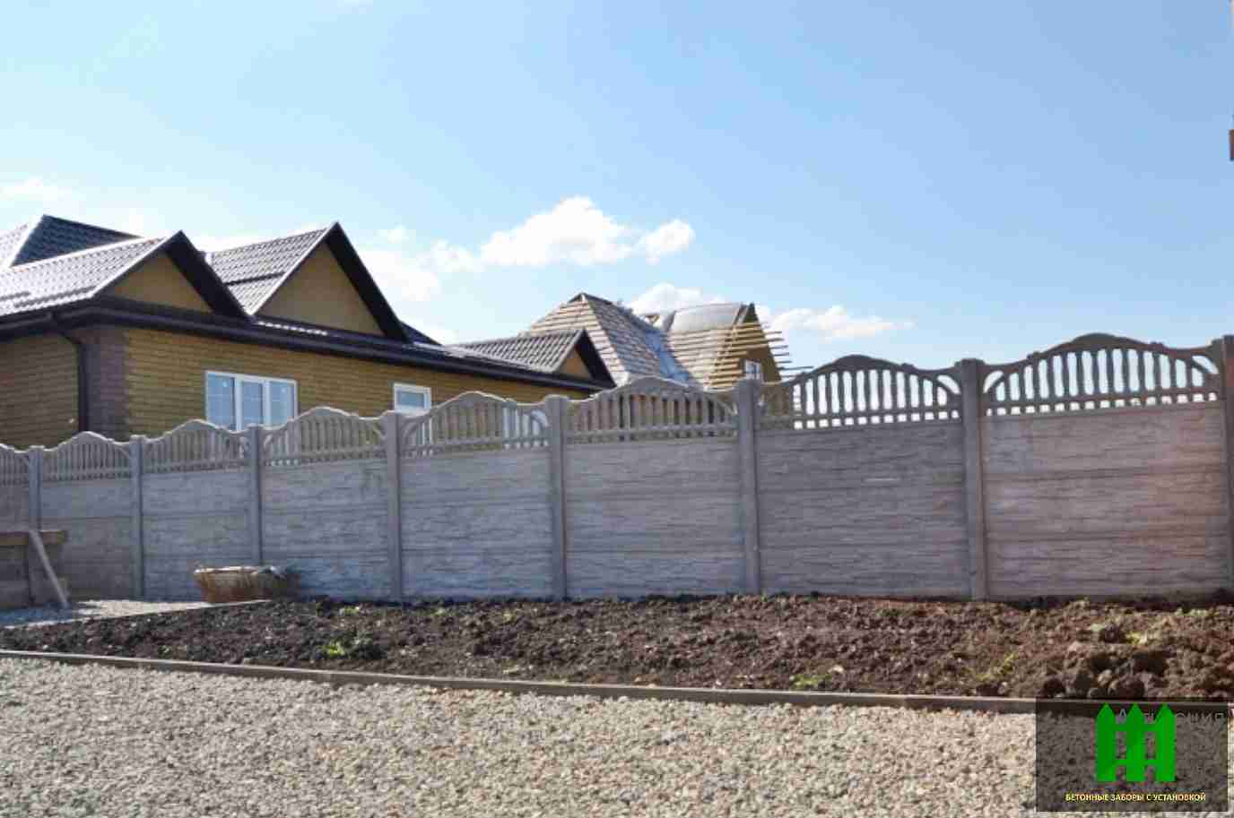 из чего дешевле сделать забор